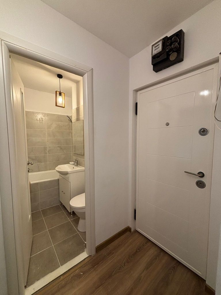Vând urgent apartament 2 camere, Teiul Doamnei, mobilat și utilat.