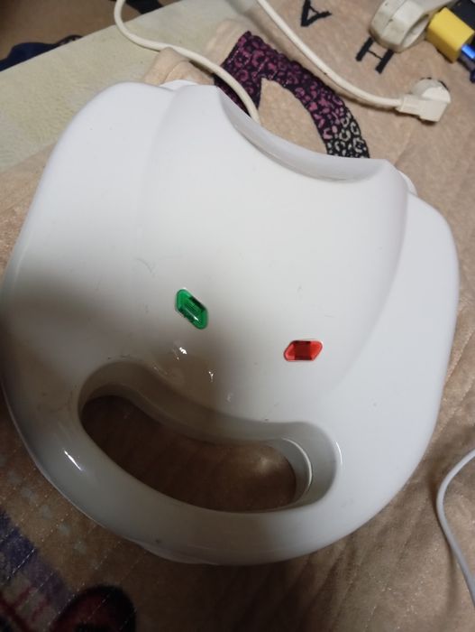 Сендвичница продается