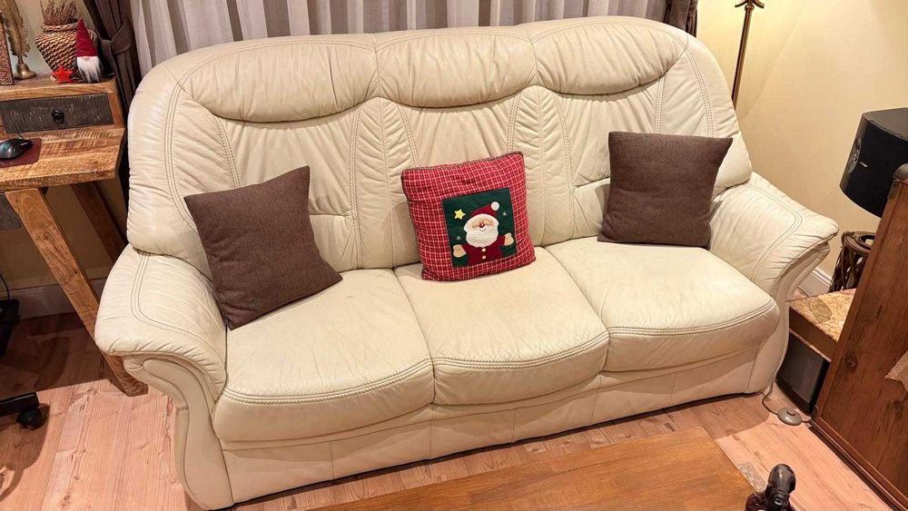 Vand set doua canapele piele (3 locuri, respectiv 2 locuri)