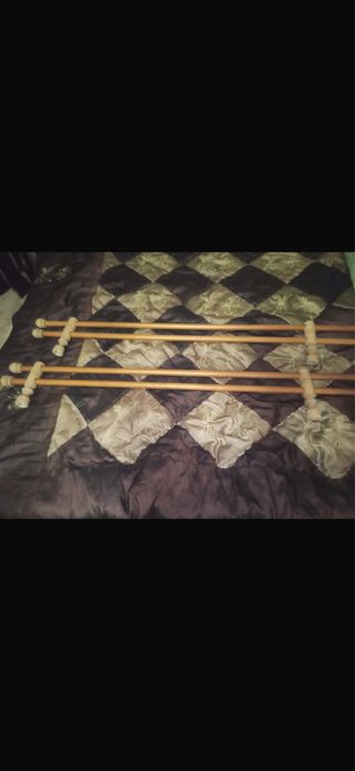 Продам гордины и стекляный стол