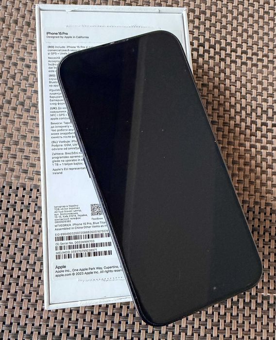 iPhone 15 Pro inpecabil, îngrijit, 413 cicluri de încărcări