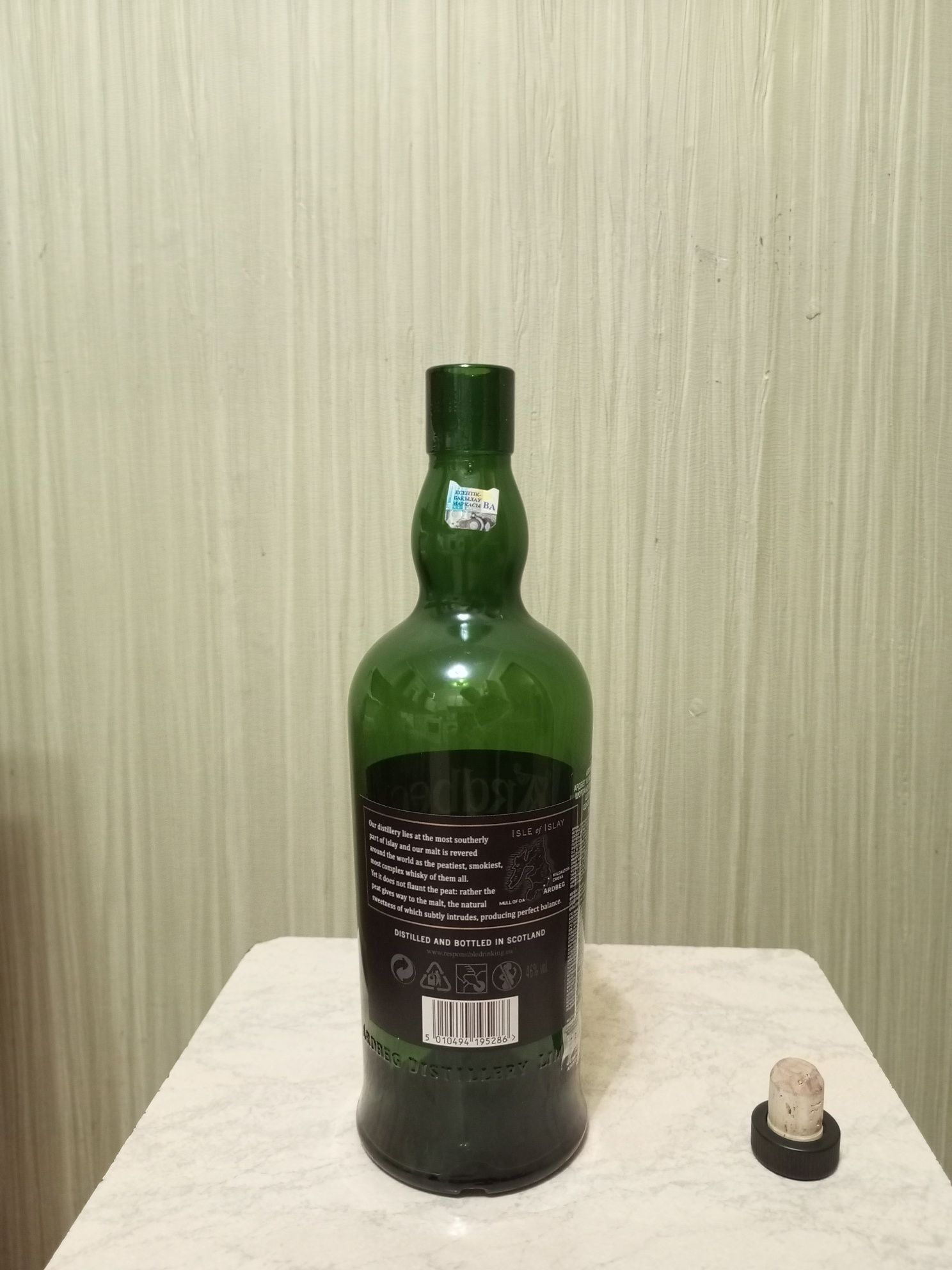 Пустая бутылка из под виски Ardbeg ten