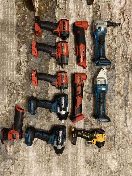 vand diferite scule milwaukee si makita