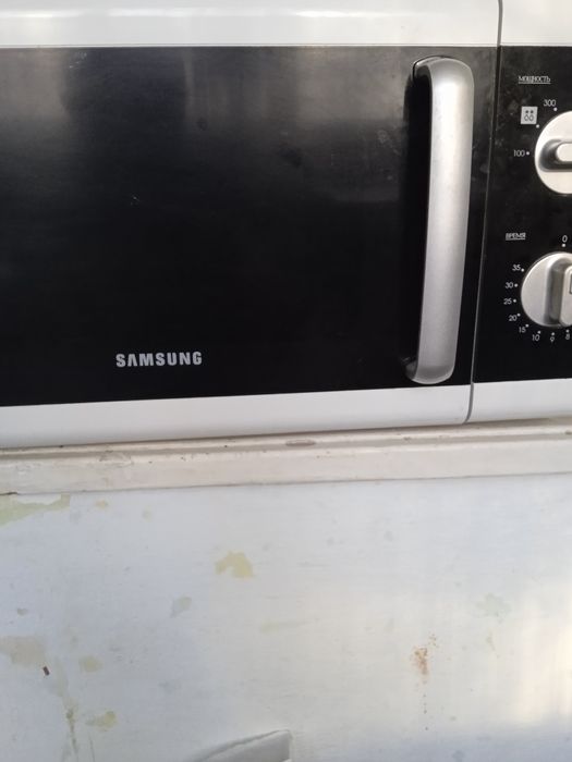 Микроволновая печь Самсунг б.у.В хорошем состоянии.