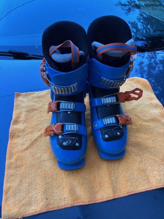 Продавам детски ски обувки TECNICA COCHISE JTR 3