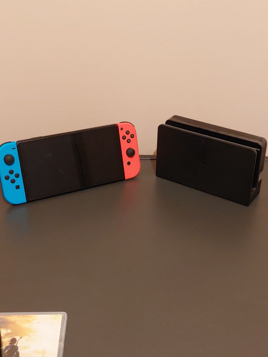 Nintendo Switch OLED + контролер + игри