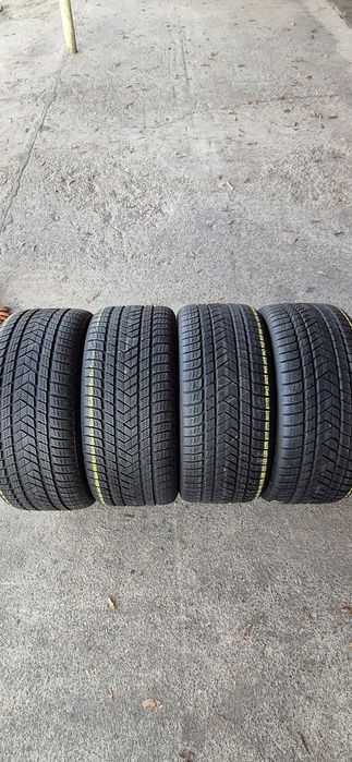 4 anvelope iarna Pirelli 295/35/21.Pretul este pe bucata.