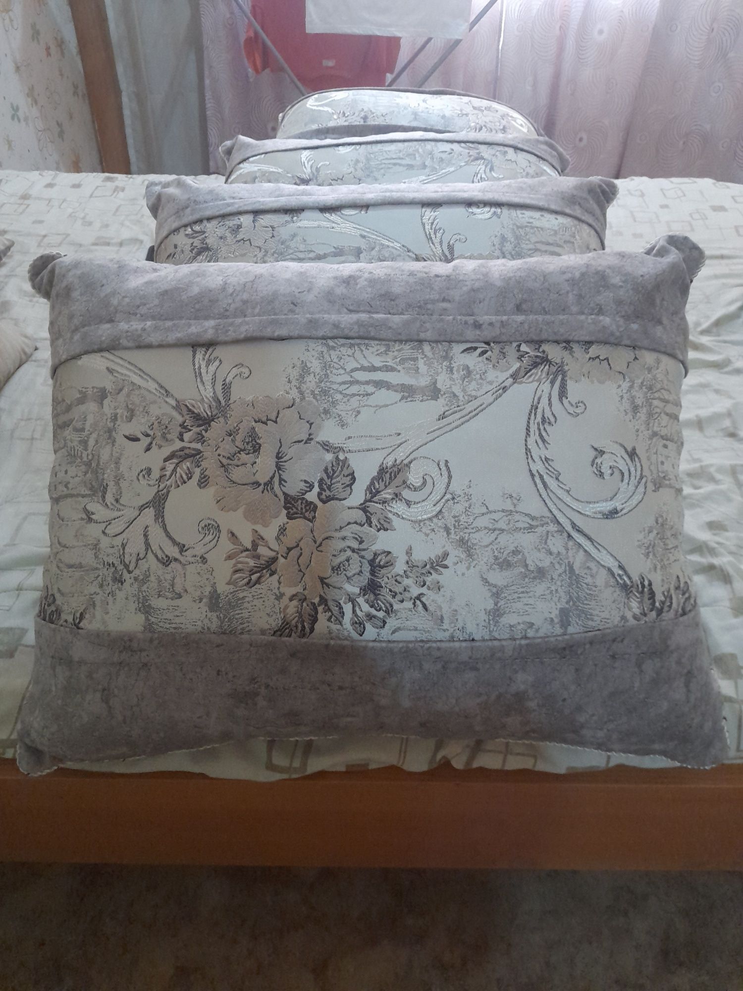 Подушки для дивана