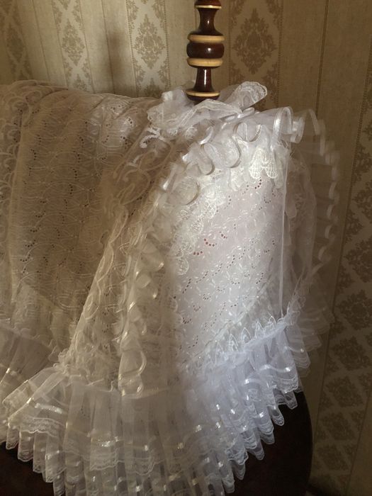 Бешик янги ишлатилмаган(ичида корпача ,йостик,матрас набор бор)