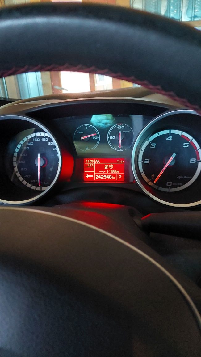 Vând Alfa Romeo giulietta 2.0 automată diesel  din2015