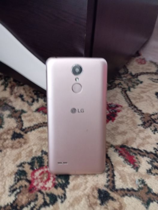 Продам телефон LG