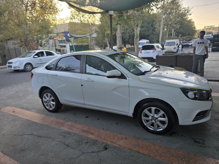 Lada Vesta  2020