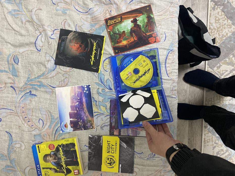 Cyberpunk ps4 in zhe box