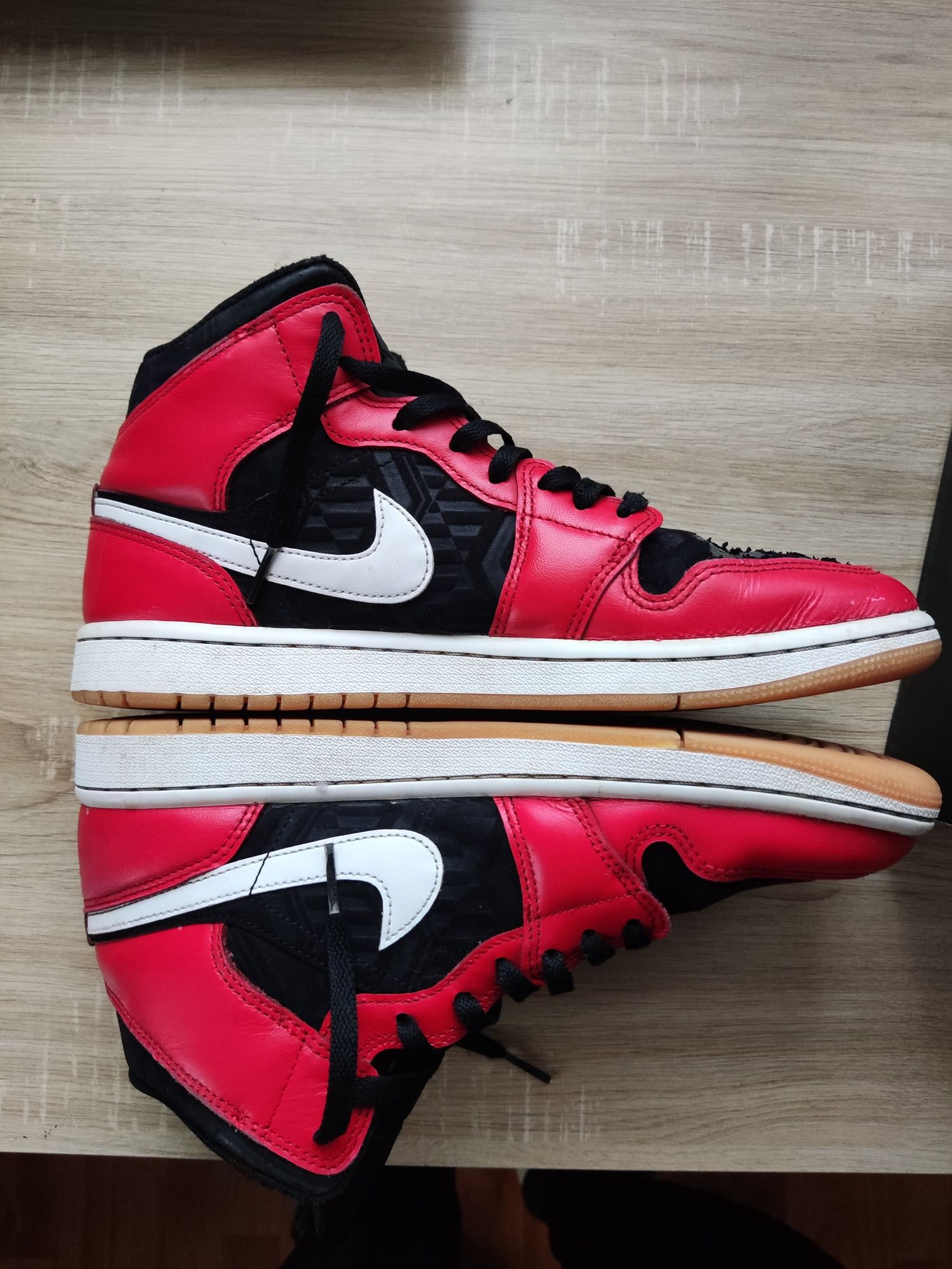 Air Jordan 1 Christmas mid