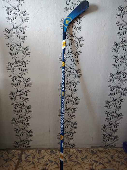 Продам  клюшку хоккейный профессиональный