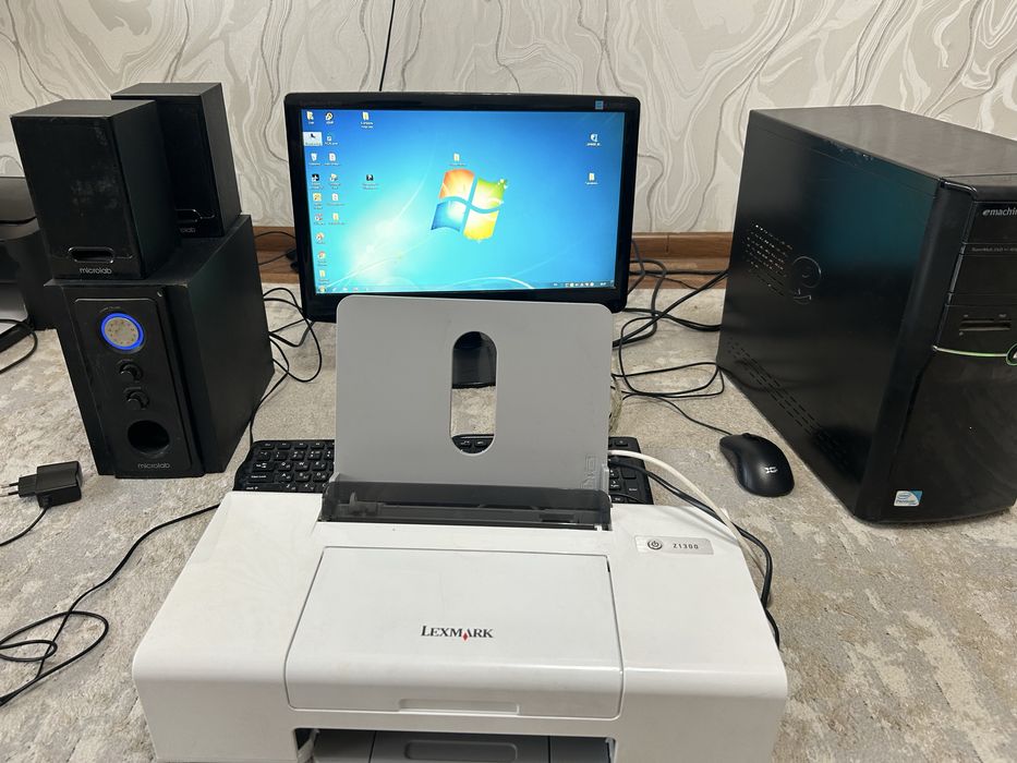 Продам компьютер с полным набором и ещё в комплекте цветной принтер