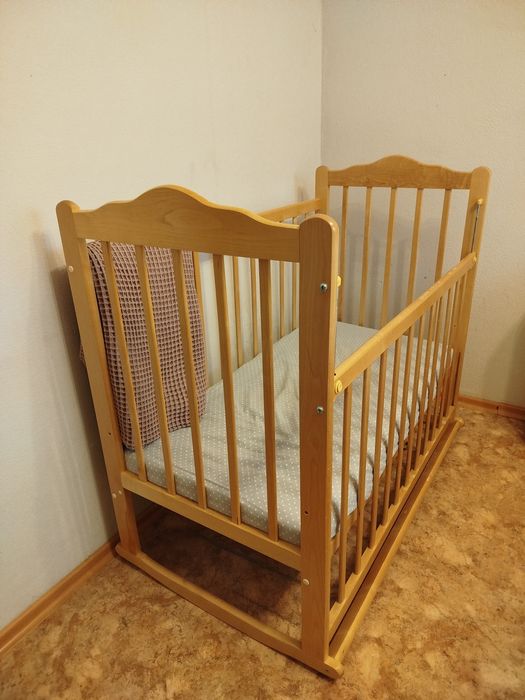 Продам детскую кроватку