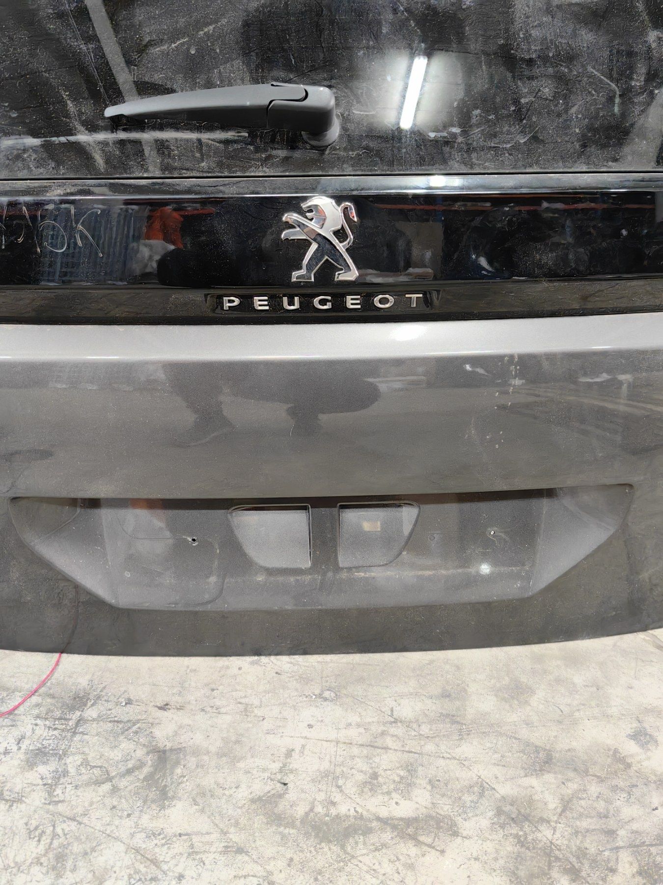 Багажник врата Peugeot 5008 2023 / Пежо 2023г