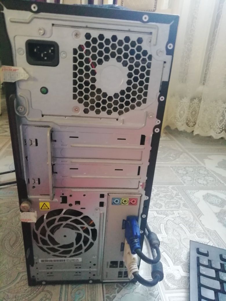 Компьютер Hp 2011x монитор, блок питания и клавиатура