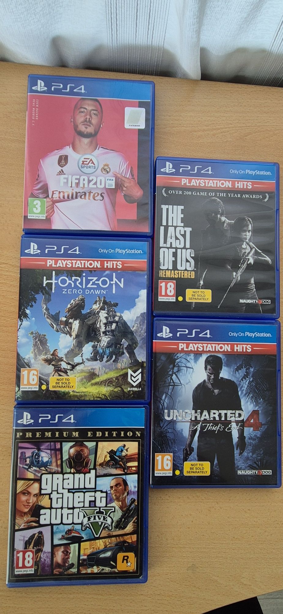 PlayStation 4 Slim 1TB + 5 игри ПОДАРЪК
