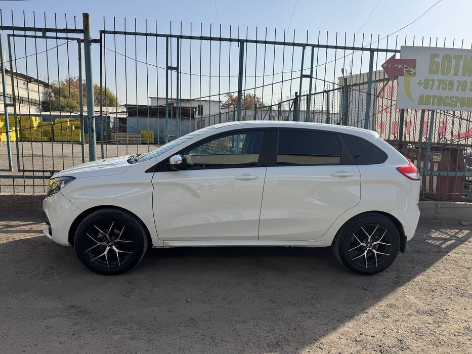 продам Лада xray 2017 года 87000 тыс пробег.