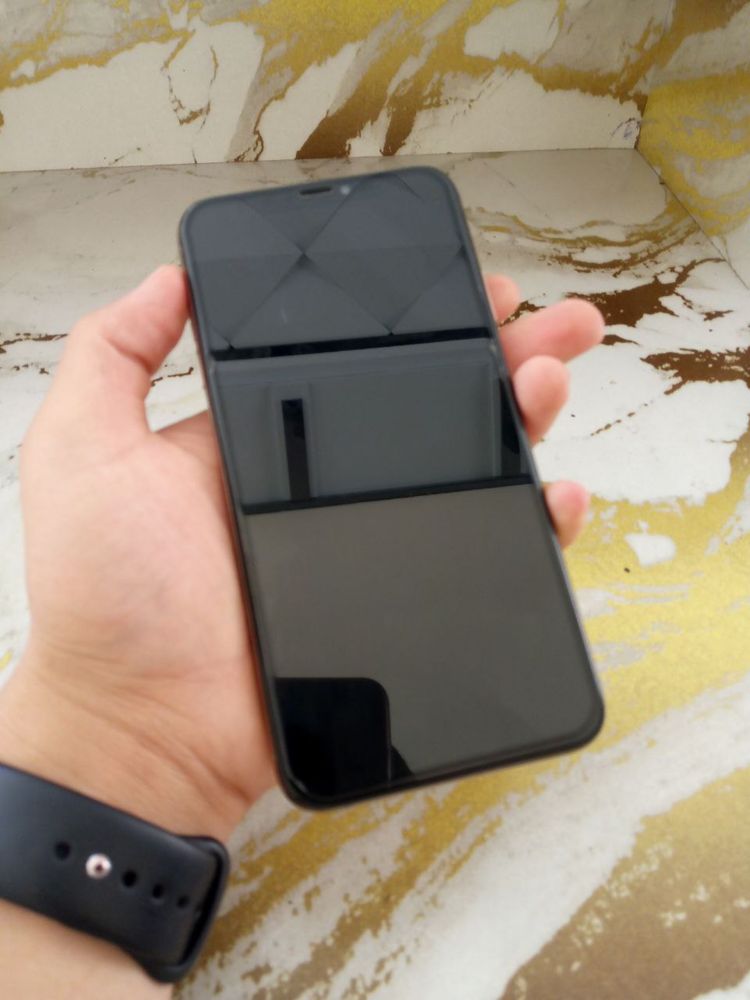Iphone xs max holati idial srochnaga sotiladi oladiganlar bolsa tel ql
