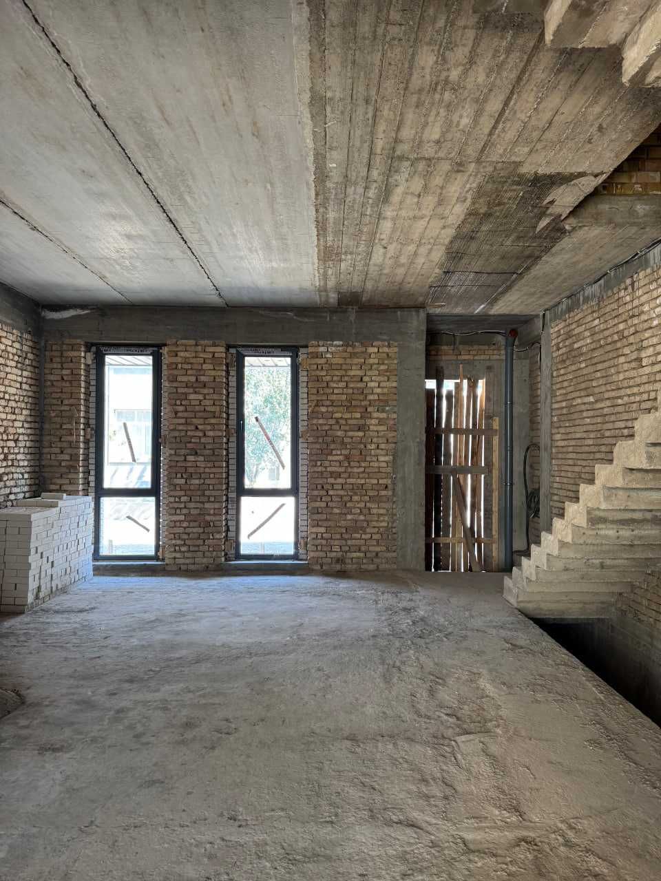 Икки қаватли таунхаус. Умумий ер майдони - 320 м²