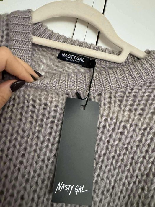 Пуловер в сиво NASTY GAL