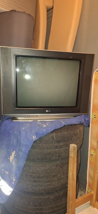 Vând ieftin televizor LG--100 lei !!!