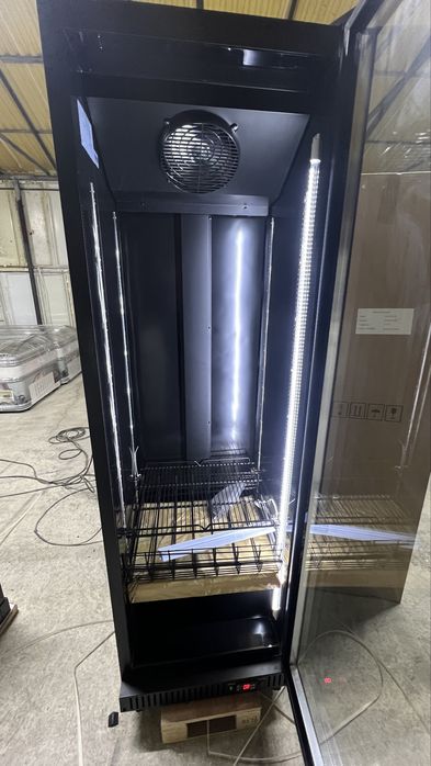 Vitrina frigorifica noua verticala cu usa din sticla completa