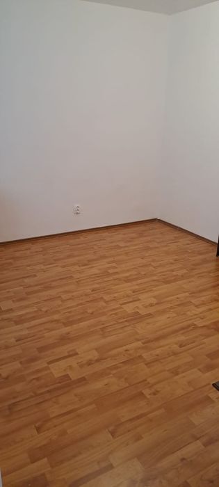 Garsoniera de închiriat  în piață cipariu