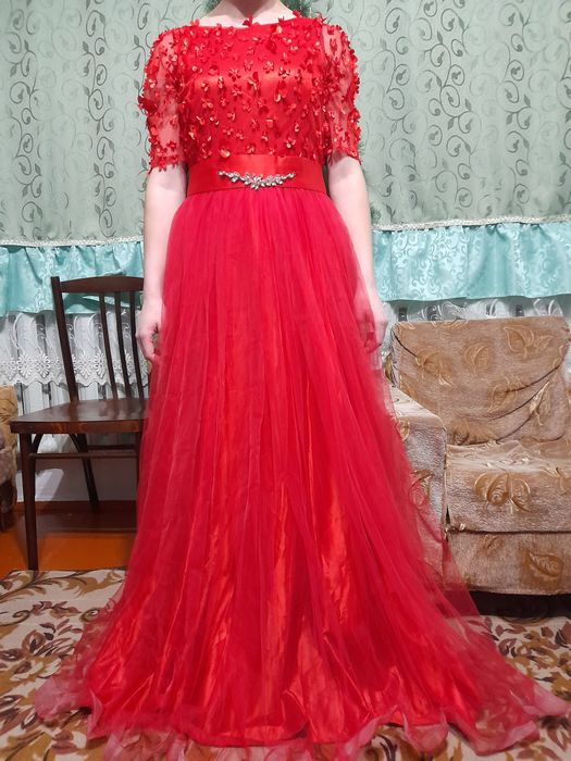 Вечерние платья.