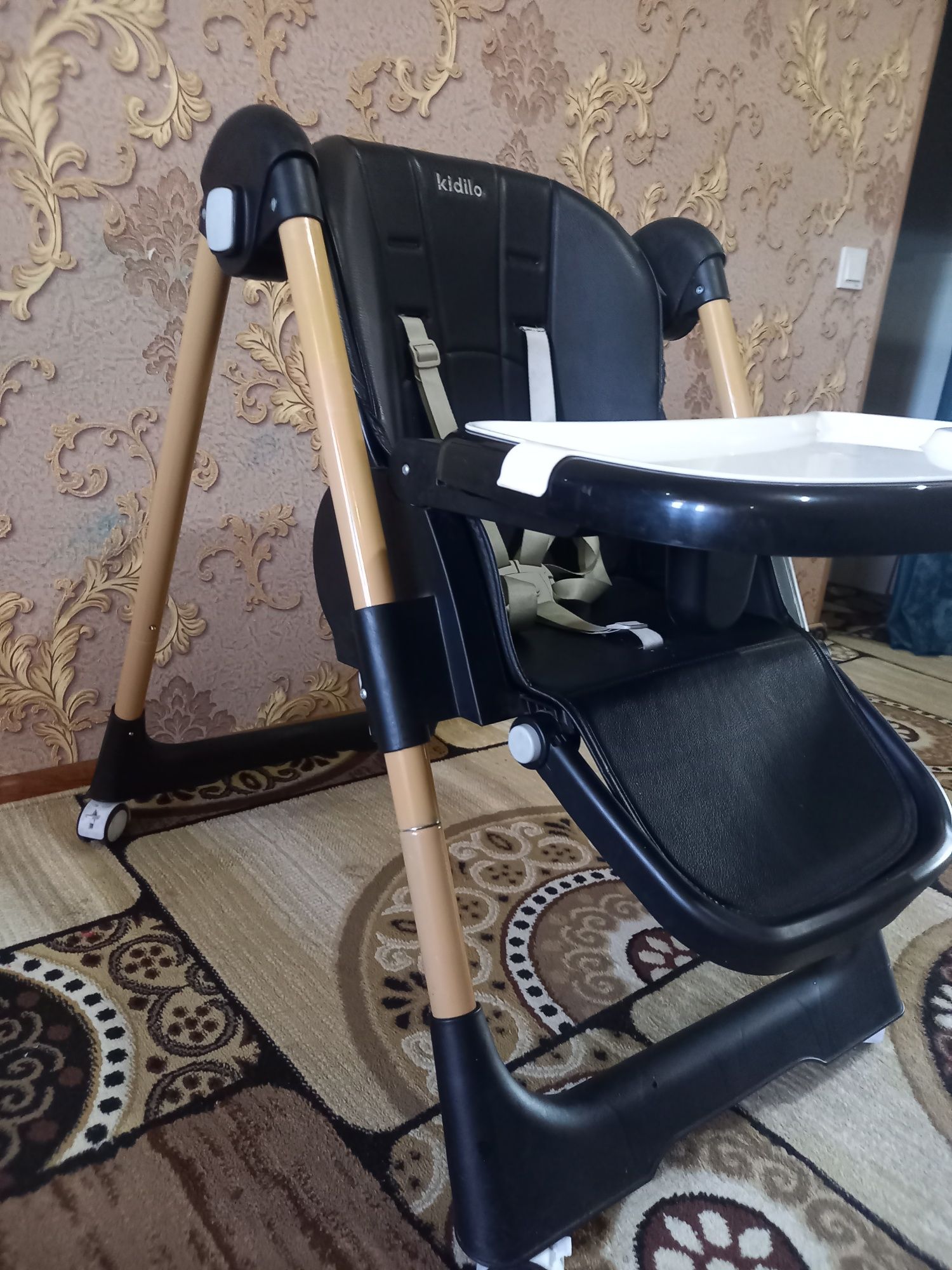 Детский стульчик для кормления
