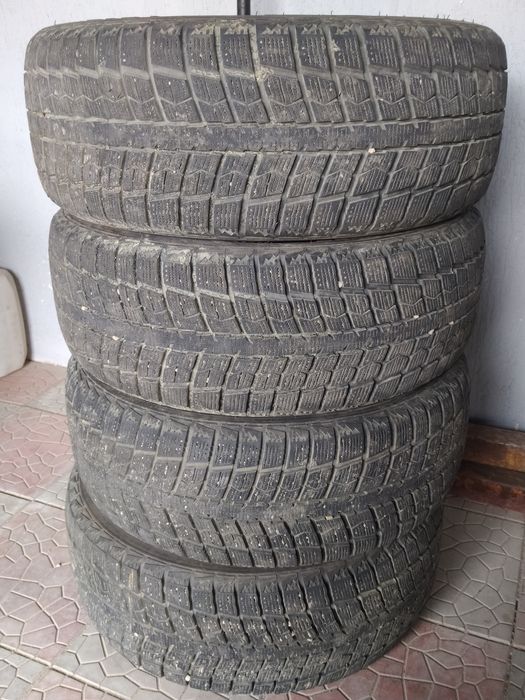 Продам шины зимние липучка в хорошем состоянии.