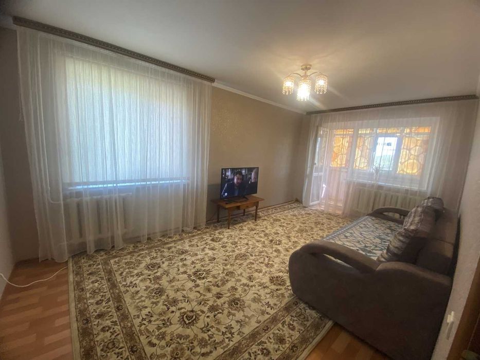 Продам  3 ком на Кривом магазине