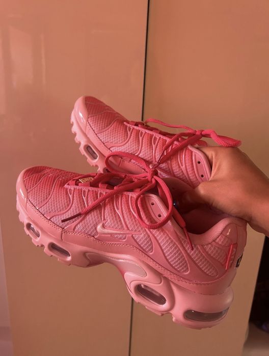 Nike air max plus нови спортни обувки в розово