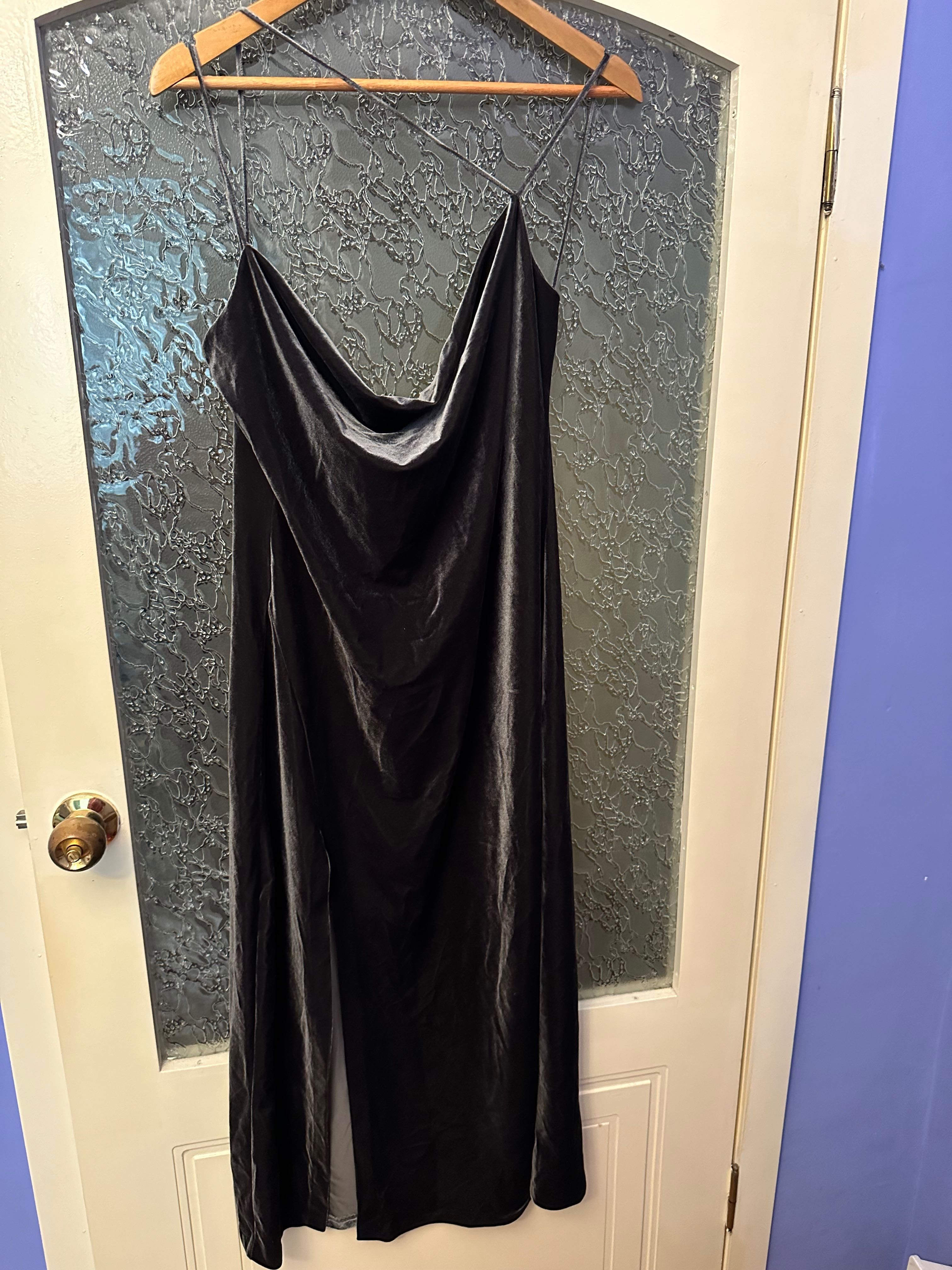Рокли Л размер, бандажна черна рокля и нови рокли Зара