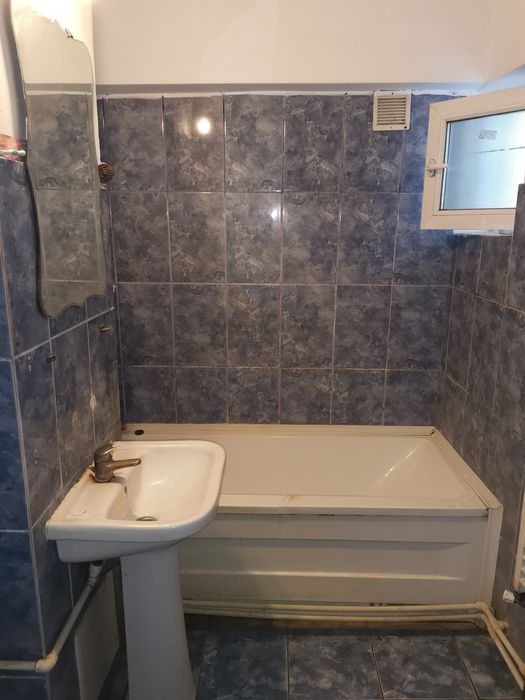 Vand apartament in centru Rovinari  4 camere