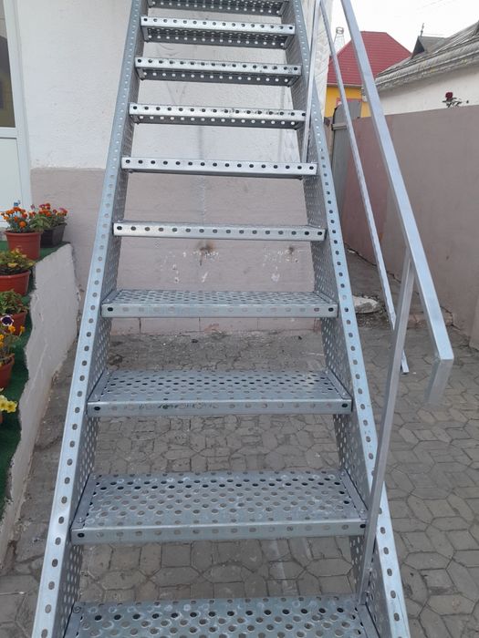 Scări metalice galvanizate la orice demisiune asiguram transport ori u