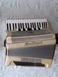 Vand acordeon italian Dallape 2+1 pe dublu ax stare ca nou cu organ!