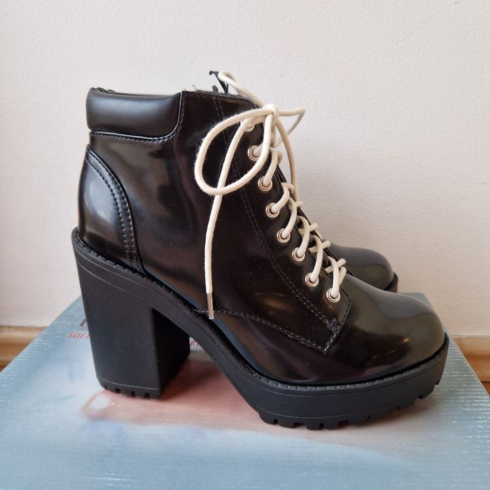 Botine dama H&M negre cu siret, masura 39