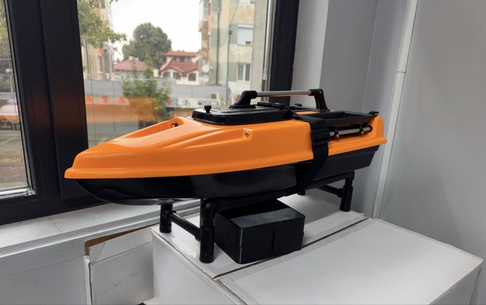 Лодка за захранка GPS, автопилот, дълбокомер. ГАРАНЦИОННА