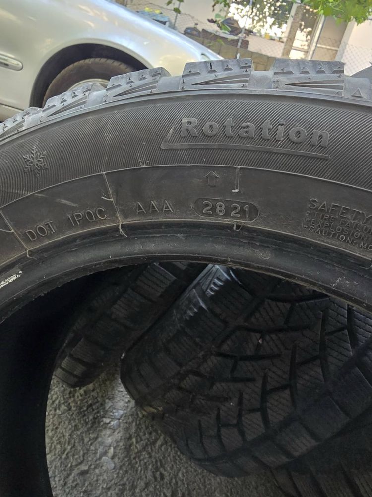Продавам 4бр зимни гуми Snowblazer 205/55/16(почти нови)
