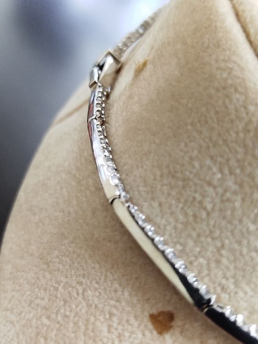 Vând colier din argint