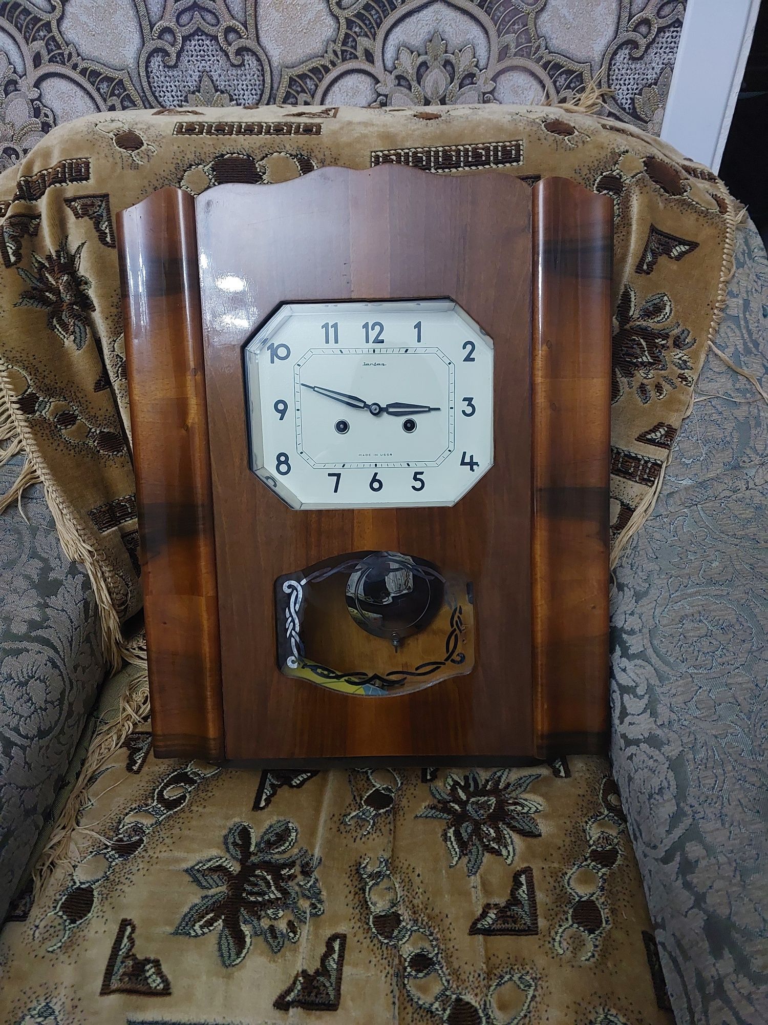 Настенные часы Янтарь 1967 года с документами  в идеальном состоянии