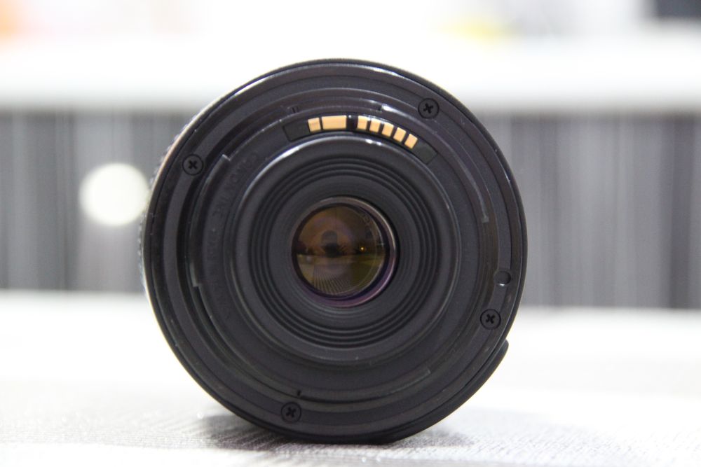 Обектив canon ef-s 18-55mm 3.5-5.6 IS