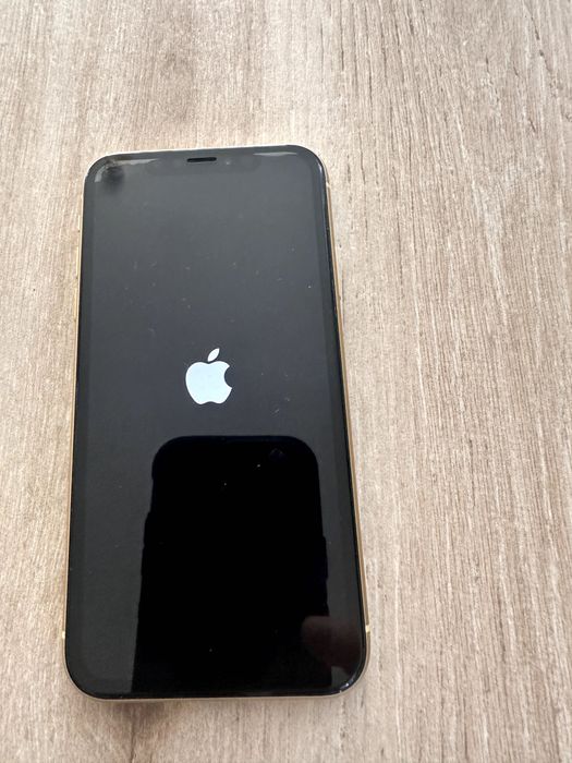 iPhone XR 128GB galben, resetat la setările din fabrică, deblocat