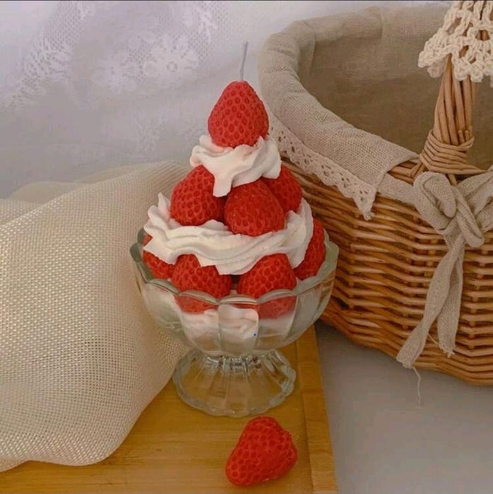 Ароматни свещи в различни фори рози, торти, кремове