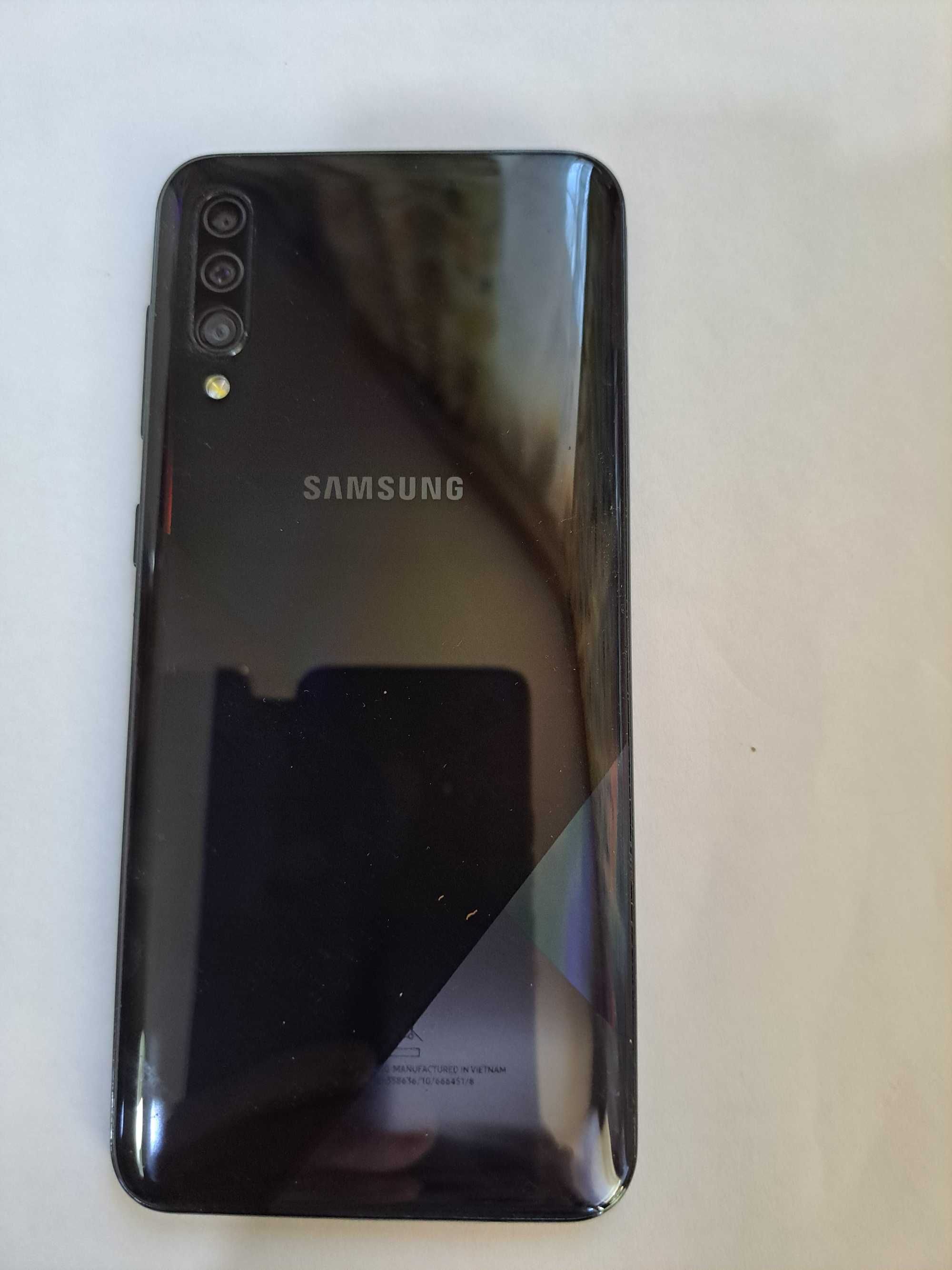 Малко използван телефон Samsung A30 s със зарядно