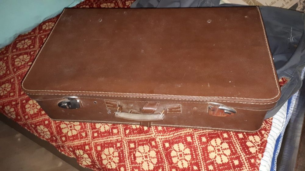 Vand valiza veche impecabila